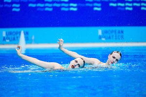 Lietuvės pradėjo Europos jaunimo dailiojo plaukimo čempionatą