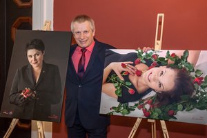 Raudona suknelė neša žinią apie už vėžį mirtinesnę ligą: „Giltinė dalgiu šienauja moteris“