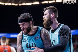 Vilniuje – per plauką nuo masinių muštynių: „Ryto“ ir „Wolves“ žaidėjai kibo vieni kitiems į atlapus