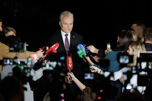 G. Nausėdos pergalės kalba skambėjo ne ten, kur turėjo: staiga pakeitė planus