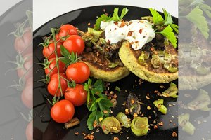 Kai nesinori mėsos: lengvai paruošiamų rikotos ir kalafioro kotletų receptas