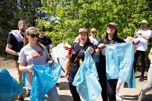 „Darom“ akcija prie Salotės ežero: nuo senų padangų iki pirties kepurės