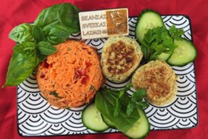 Sveikesnių kotletų su morkų salotomis receptas: vos keli papildomi ingredientai ir maistinė vertė visai kita