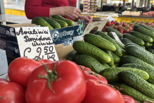 Nors daržovių kainos šiemet ir mažesnės, papildomų lankytojų į turgavietes tai neprivilioja.