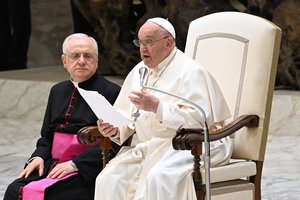 Popiežius Pranciškus – kontroversijos sūkuryje: juokaudamas pavartojo homoseksualius asmenis įžeidžiantį žodį