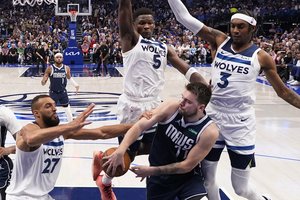 Ne viskas baigta – „Timberwolves“ nutarė dar spardytis