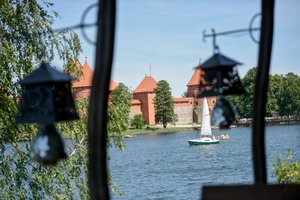 Aiškėja daugiau detalių apie „Michelin“ Lietuvoje: ragavo kibinus ir lankėsi Halės turguje