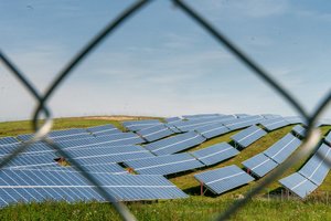 Šiems gyventojams – dėmesio verta galimybė: jau netrukus galėsite pasinaudoti parama saulės elektrinei įsirengti