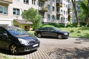 Vilnius rengiasi atnaujinti daugiabučių kiemus: sukurs 300 naujų vietų automobiliams