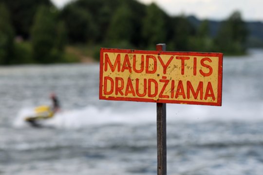 ​Prieš maudymosi sezono pradžią atliekant maudyklų vandens tyrimą, Naujosios Vilnios bendruomenės maudykloje šalia Gerovės parko aptikta viršnorminė bakteriologinė tarša. Šiame paplūdimyje maudytis laikinai draudžiama.