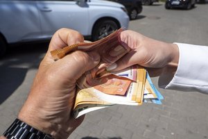 Gali tekti rimtai pakrapštyti pinigines: suskaičiavo, kiek brangtų draudimas po valdžios naujovių