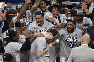 Fenomenaliai Minesotoje žaidęs L. Dončičius po 13 metų pertraukos atitempė „Mavericks“ į NBA finalą