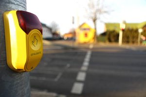 Vilniaus vairuotojai rado būdą kaip „apeiti sistemą“: norėdami greičiau įveikti sankryžą priversti spausti pėsčiųjų perėjos mygtukus