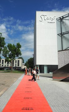 Nuo gegužės 31 d. lankytojai kviečiami ne tik aplankyti parodą „ICON – O – STASYS“, bet ir patyrinėti monumentalią, tačiau minimalistinę naujojo muziejaus architektūrą.<br>A.Švelnos nuotr.