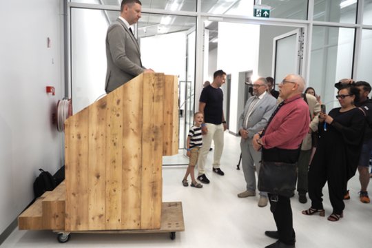 Nuo gegužės 31 d. lankytojai kviečiami ne tik aplankyti parodą „ICON – O – STASYS“, bet ir patyrinėti monumentalią, tačiau minimalistinę naujojo muziejaus architektūrą.<br>A.Švelnos nuotr.