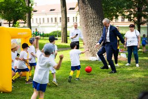 Prezidentūros parke šurmuliavo šimtai vaikų: vyko Olimpinis piknikas