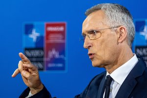 J. Stoltenbergas: NATO neatsisakys partnerystės su Sakartvelu, priėmusiu „užsienio agentų“ įstatymą