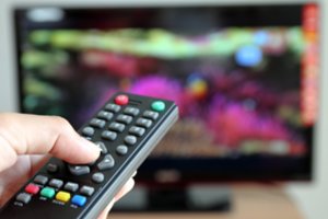 Seimo komitetas pritarė siūlymui pratęsti draudimą retransliuoti rusiškus ir baltarusiškus žiniasklaidos kanalus