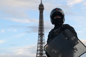 Prie Eifelio bokšto palikti karstai su žinute Ukrainai: kaltinamieji jau sulaikyti