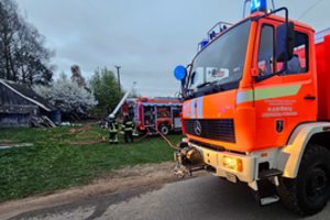 Praneša apie Vilniuje įsiplieskusį gaisrą: atvira liepsna dega gyvenamas namas