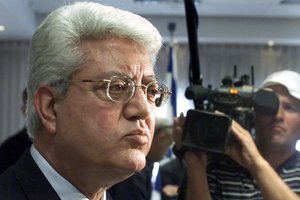 Mirė buvęs Izraelio užsienio reikalų ministras Davidas Levy