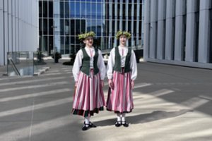 Dalijasi tautinio šokio „Bitute pilkoji“ pamoka: šokti gali visi