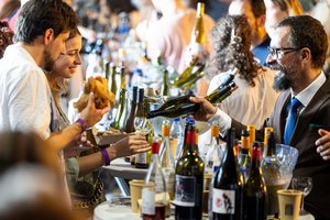 Įvyko pirmasis natūralaus vyno festivalis „Noah's Ark“: žmonių srautai nustebino net organizatorius