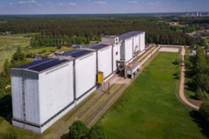 „SoliTek“ saulės elektrinė įrengta įspūdingame aukštyje: papasakojo apie neeilinį projektą