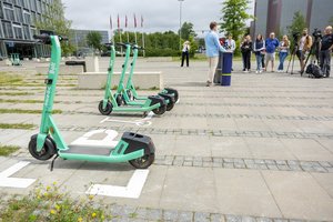 Vilniuje – trigubai daugiau stovėjimo vietų mikrojudumo priemonėms