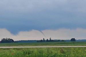 Gamta toliau krečia pokštus: užfiksavo besiformuojantį viesulą