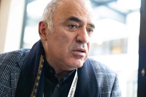 Rusija grasina sulaikyti šachmatų didmeistrį G. Kasparovą dėl „užsienio agento“ įstatymo pažeidimo