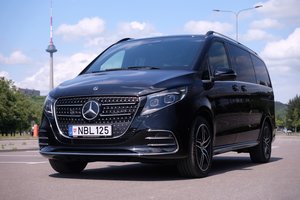 2024 m. V klasės „Mercedes-Benz“ testas: brangus, bet beveik be alternatyvų