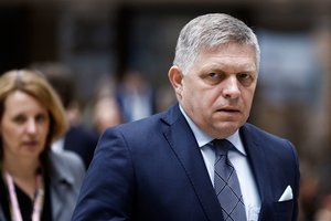 Po pasikėsinimo sveikstantis R. Fico gali kreiptis į slovakus prieš Europos Parlamento rinkimus