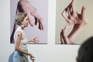 Vilniuje atidaryta Dailės akademijos absolventų paroda: virusas keliauja į kitus miestus 