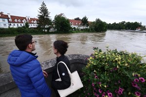 Vokietijoje moteris per potvynį dvi su puse paros praleido medyje