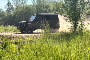 Lietuvos kariuomenei perduoti visureigiai „Mercedes-Benz“