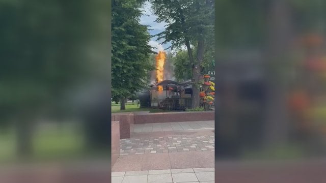 Vaizdai iš Vilniaus centro: nugriaudėjus sprogimui sužeistas vienas kavinės darbuotojas