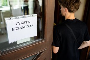 Lietuvių kalbos mokytojos įvertino rašinio temas: kur aptiko „kabliukų“ ir kas nustebino labiausiai?