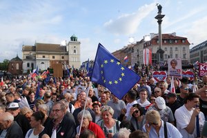 Tyrimas: Lenkai – didžiausi ES šalininkai Europoje