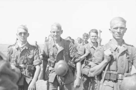 Antrasis pasaulinis karas: mitas, kad vokiečių kariuomenę į mūšį vedė zombiškas paklusnumo jausmas