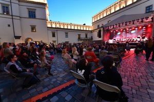 Kultūros naktį Valdovų rūmų kieme – nuo klasikos iki roko