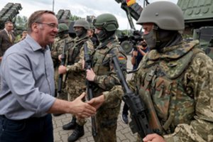 Vokietijos gynybos ministras pasakė, iki kada būtina pasiruošti karui su Rusija: išdėstė, ko reikia labiausiai