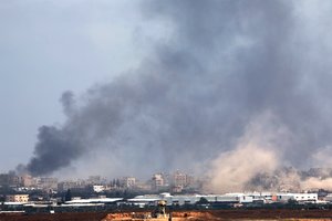 Palestiniečiai: per Izraelio puolimą centrinėje Gazos Ruožo dalyje žuvo dešimtys žmonių