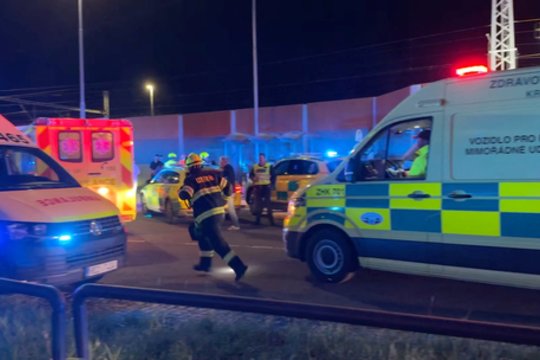 Tragedija Čekijoje: susidūrė keleivinis ir prekinis traukinys, pranešama apie žuvusius žmones