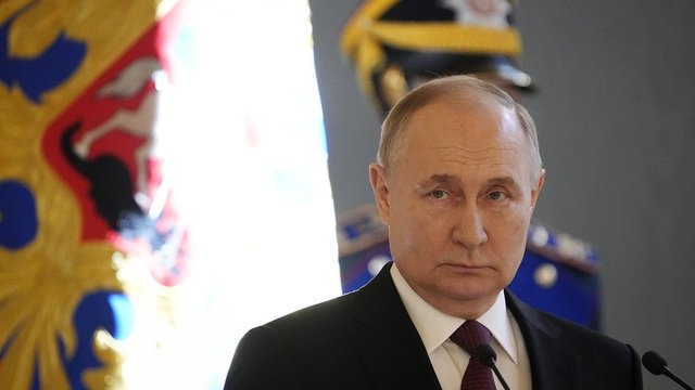 V. Putinas neigia kalbas apie galimą Rusijos įsiveržimą į NATO šalis: „Esate tokie durni kaip šis stalas?“