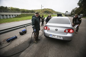 Bausmę sušvelnino: už dūmijantį automobilį pirmą kartą bus baudžiama įspėjimu