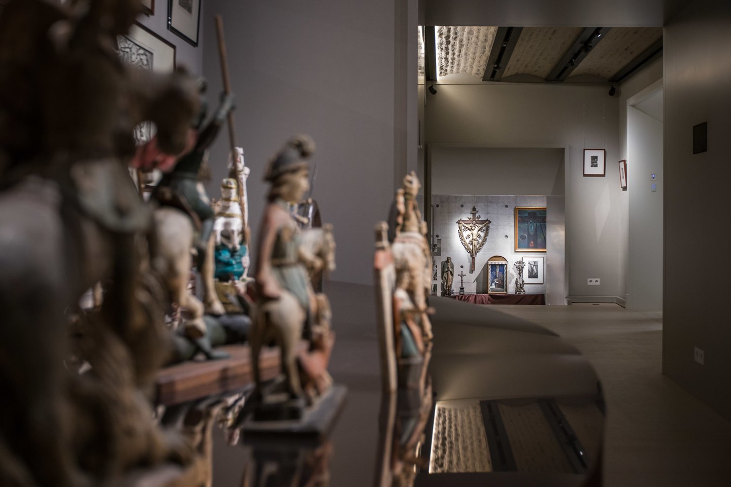 „Tartle“ atidaryta nauja paroda „Vien šventieji“.<br>Rengėjų nuotr.