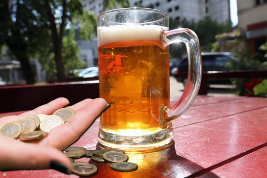 Alaus kaina Lietuvoje augo stulbinamai: įspėja, jog tai – dar ne lubos