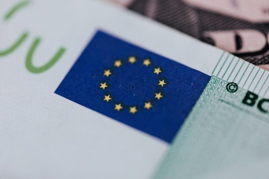 ECB pirmą kartą nuo 2019-ųjų sumažino palūkanų normas