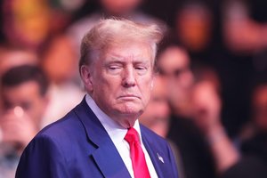 D. Trumpo patarėjui S. Bannonui nurodyta iki liepos 1 dienos atvykti į kalėjimą